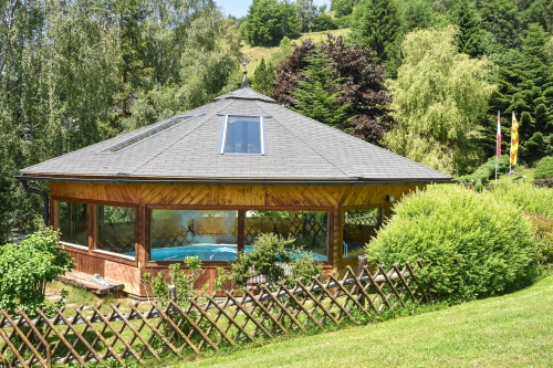 Gästehaus Bischof, überdachter Pool für erholsame Stunden